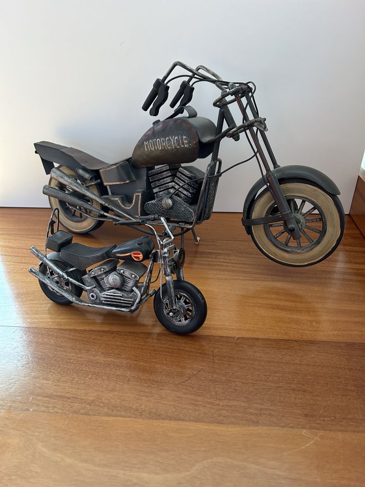 Conjunto de 2 motas de metal