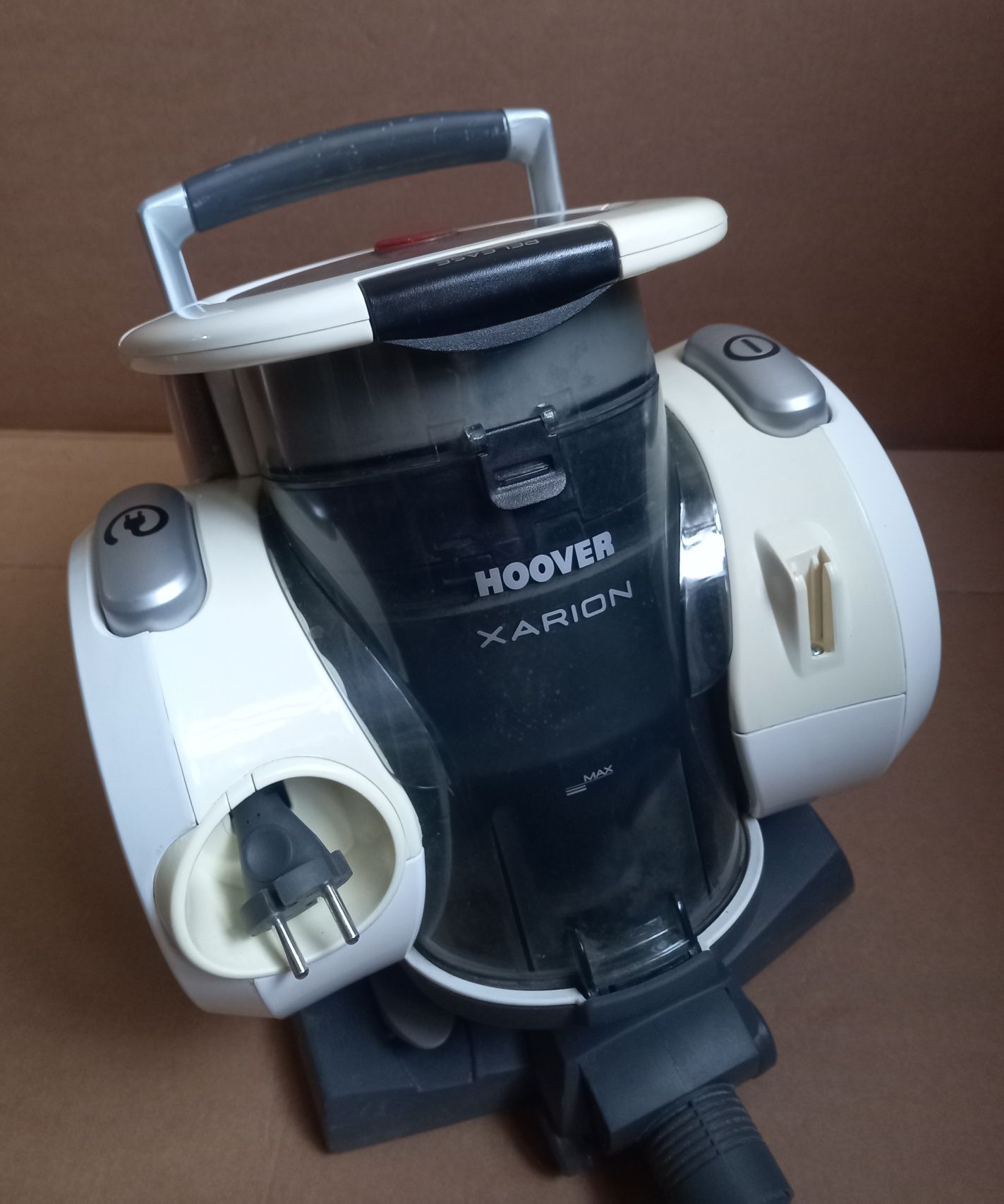 Пылесос безмешковый Hoover 1400 W