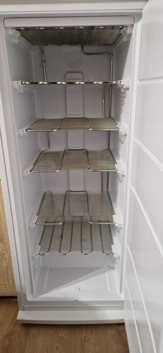 Морозильна камера Snaige