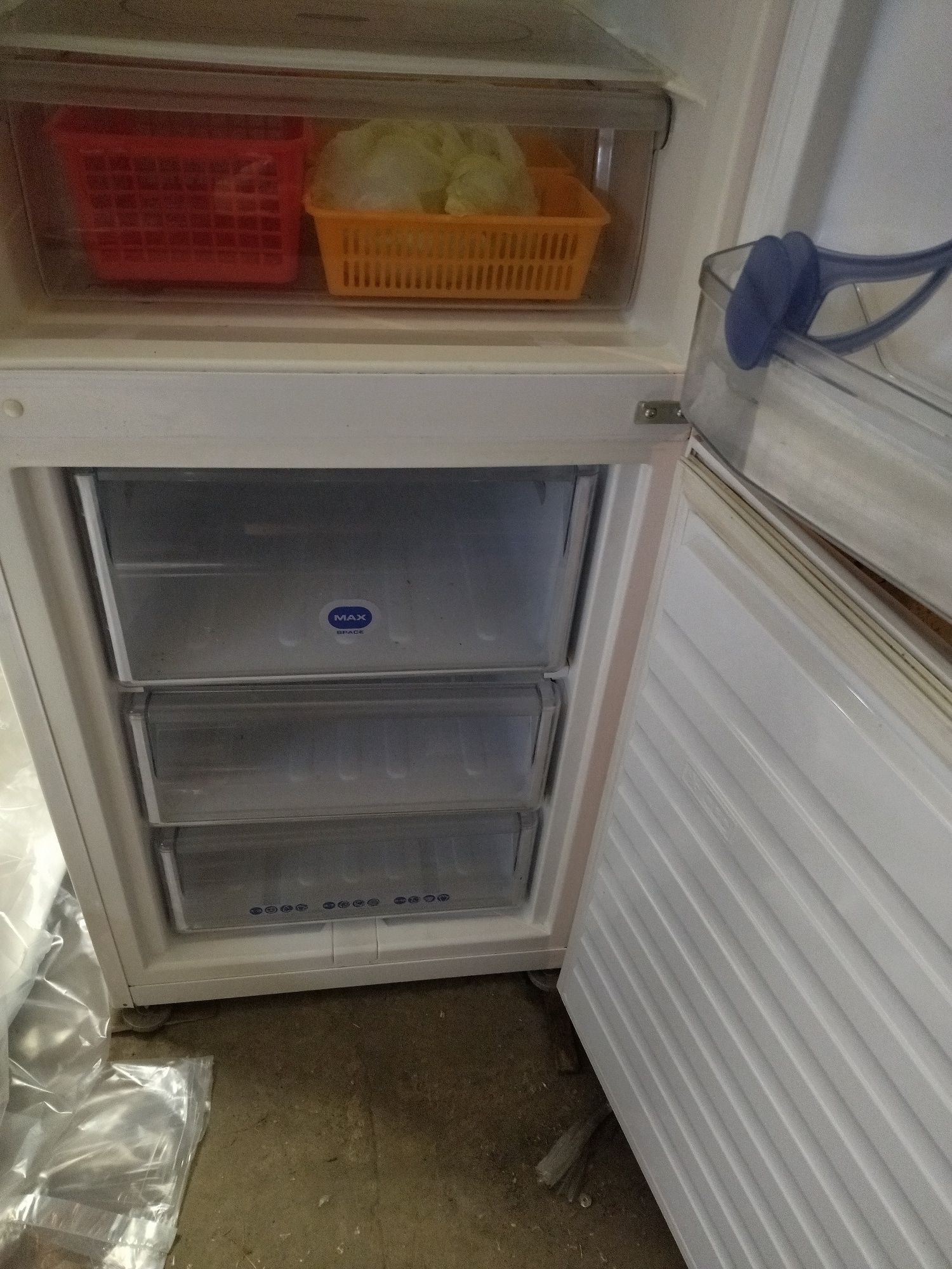 Lodówko-zamrażarka 190 cm wys /60..Whirlpool używana sprawna