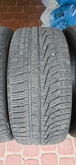 Opony zimowe Hankook 235/40/19