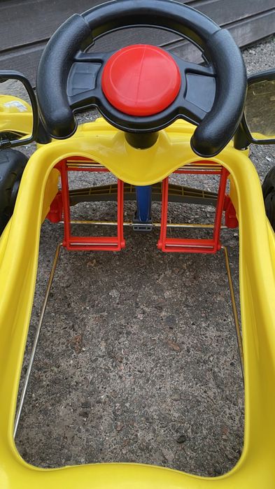 Педальна машинка толокар