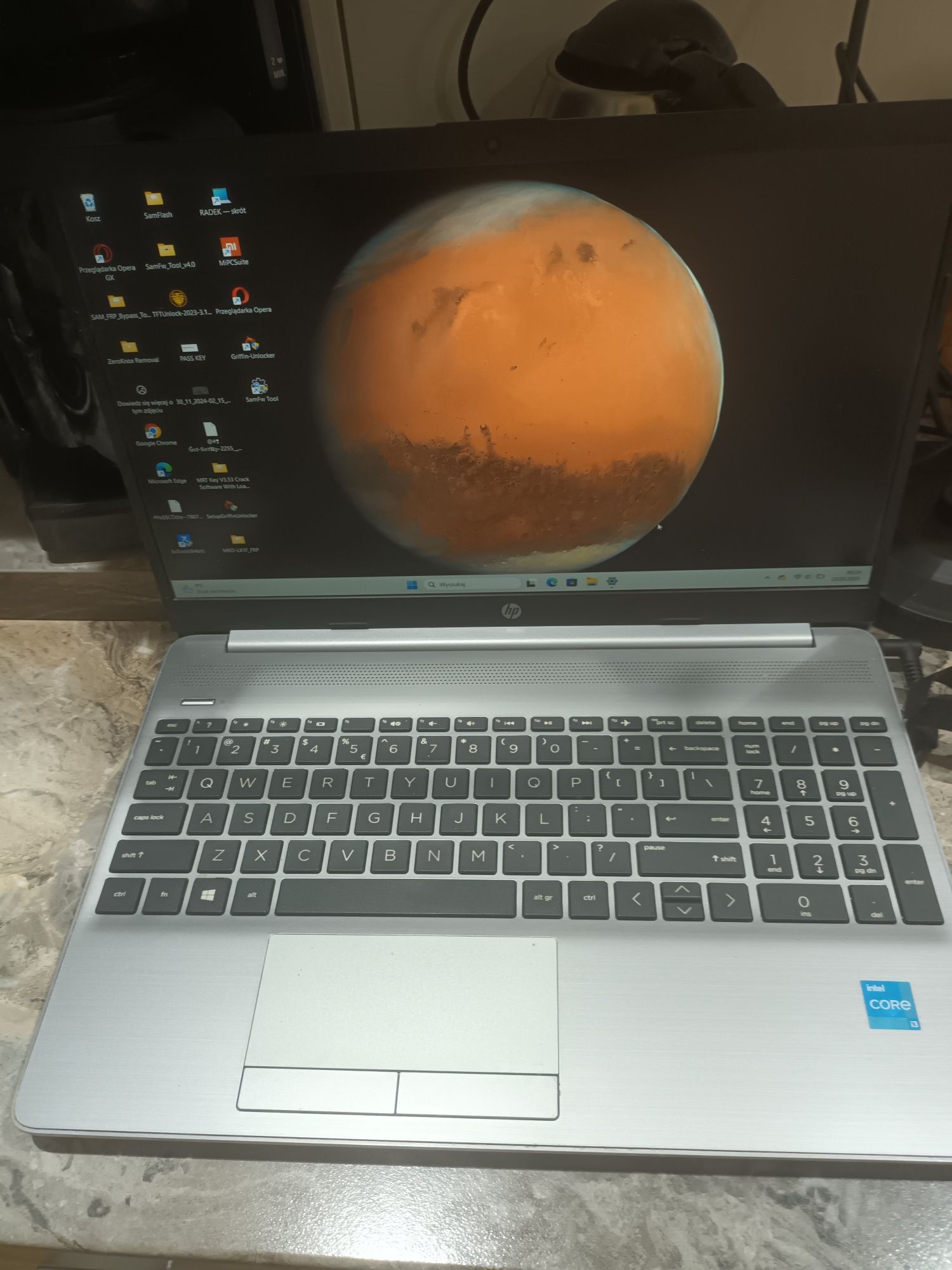 Sprzedam laptopa w idealnym stanie