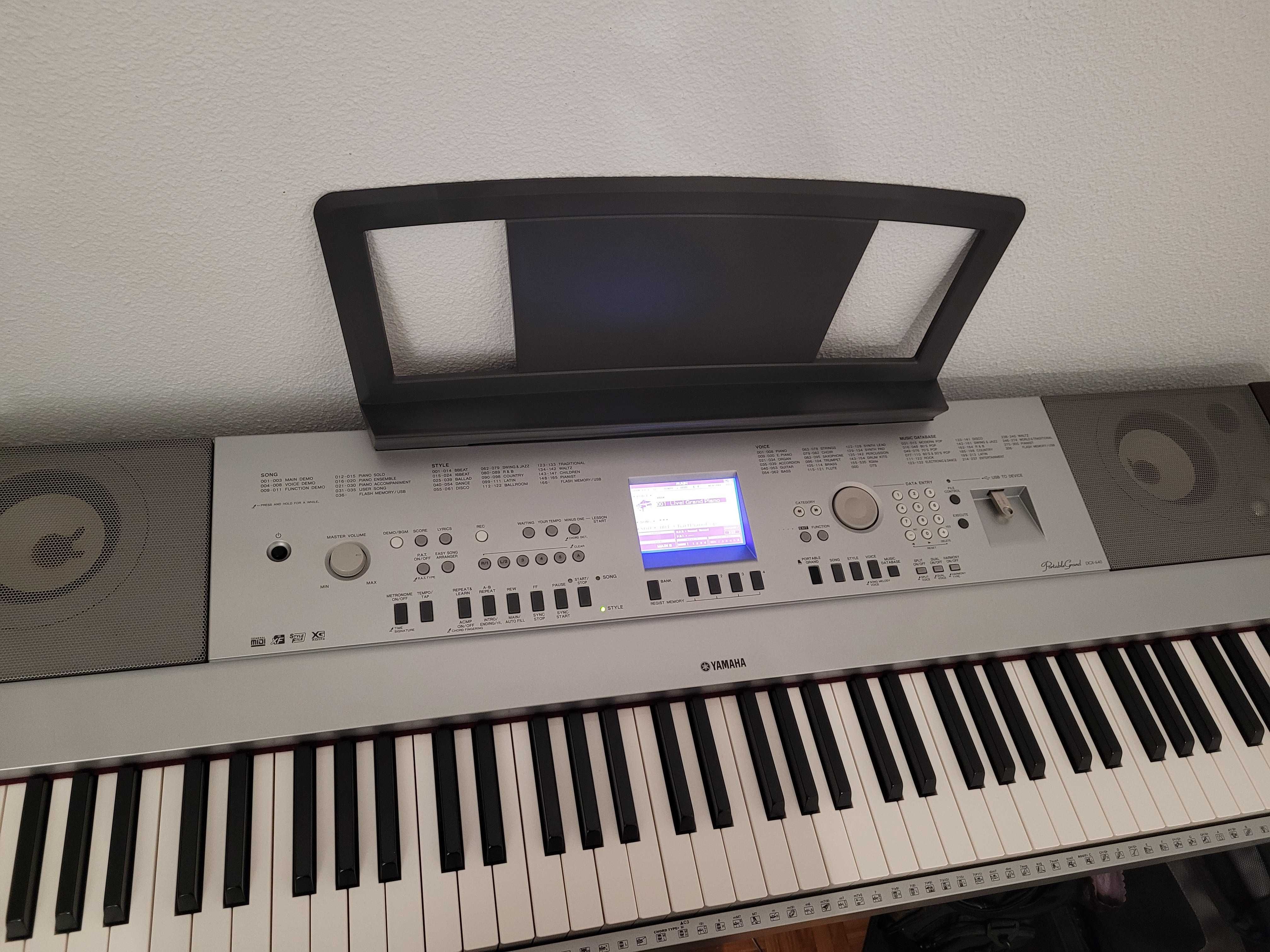 Piano Digital Yamaha DGX-640