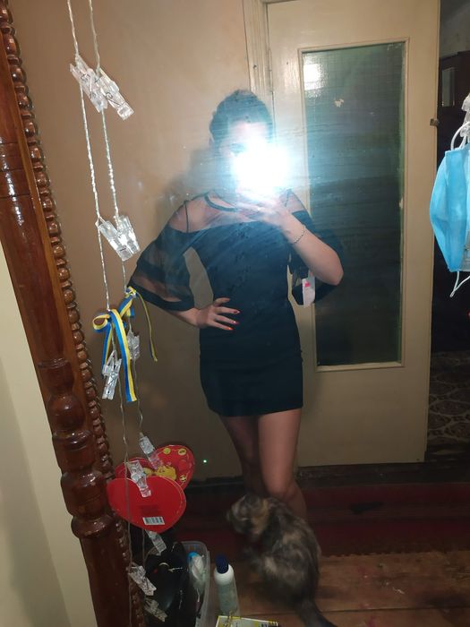 Розкішна смарагдова сукня