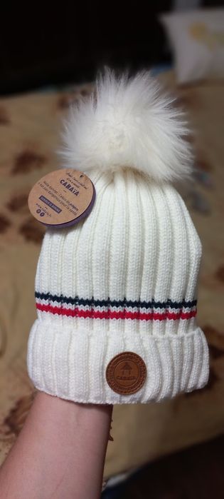 Шапка зимова Cabaia з помпоном для дівчинки  8-10р
