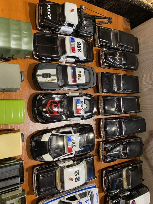 Модельки авто 1:43