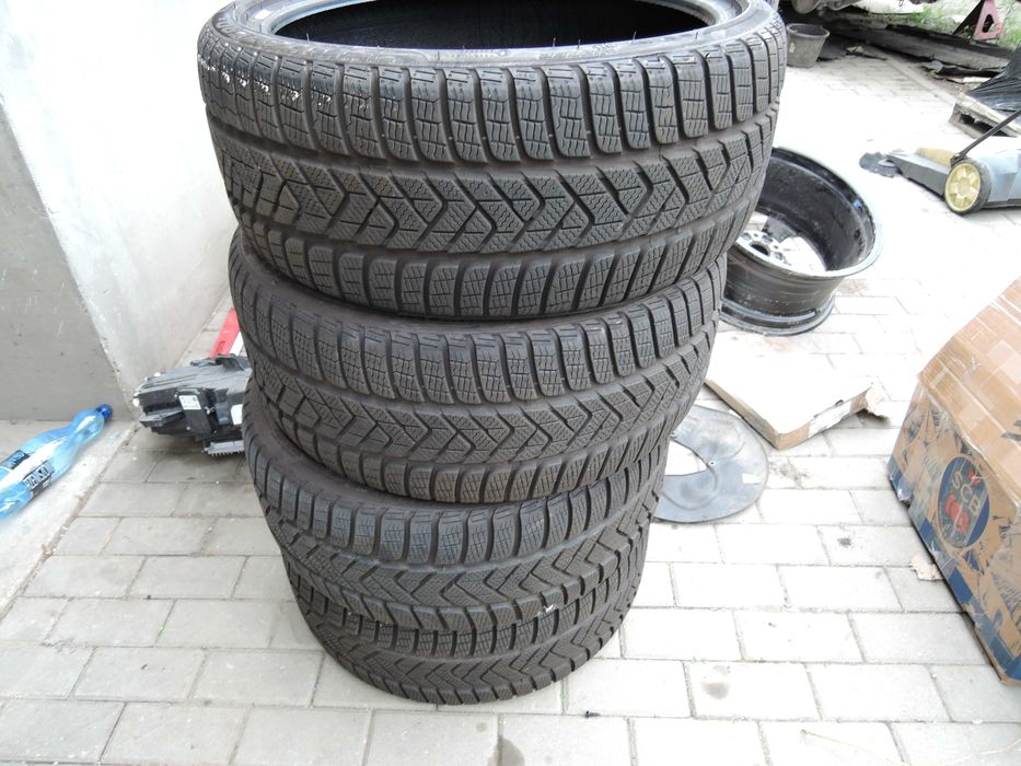 Pirelli SottoZero  3    235/35 R19    zima  komplet  23r