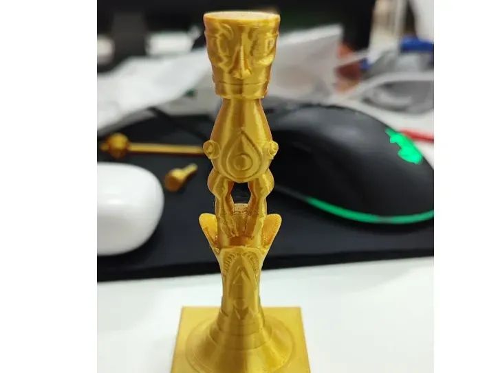 Máscara Sanxingdui de Pássaro em Pé