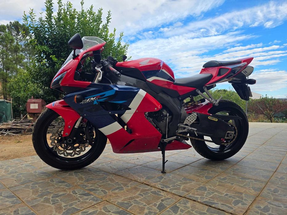 Honda Cbr1000rr 2004 restaurada