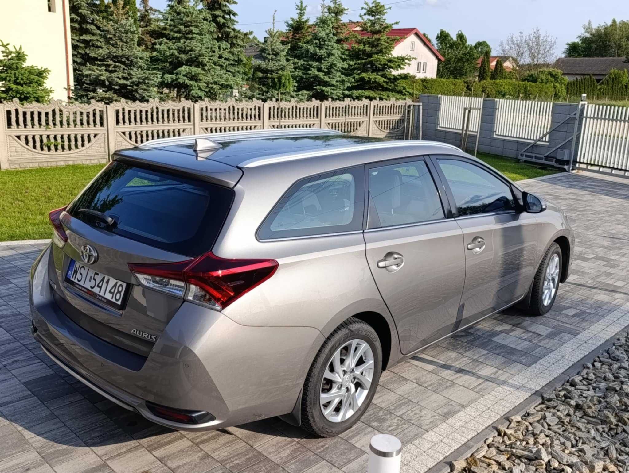 Toyota Auris II po liftingu, 1.6 benzyna 132KM, 2015 r Salon Polska