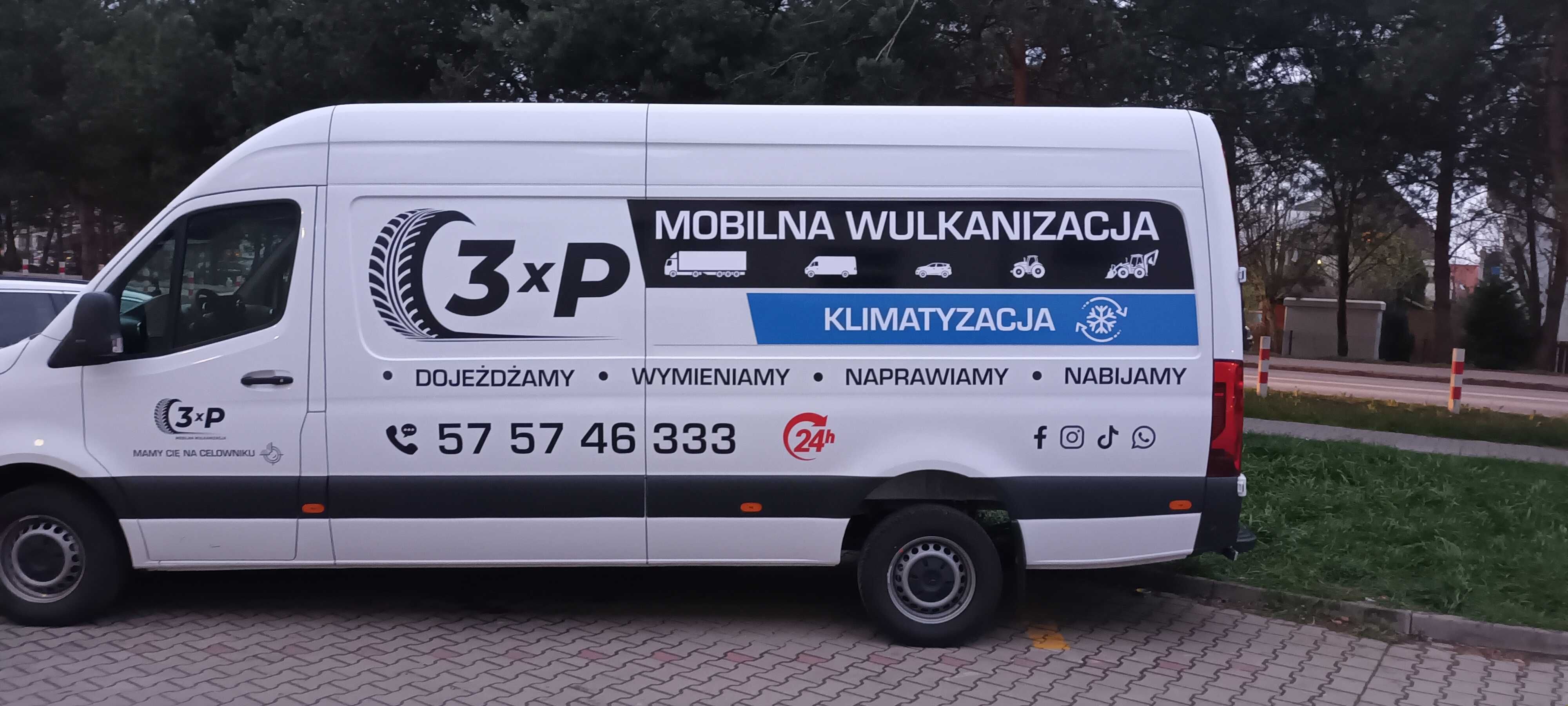 Reklama na samochód,oklejanie busów witryn,projekty,montaż Warszawa