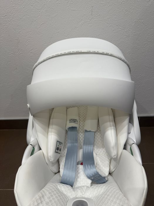Автокрісло Cybex Cloud T i-Size Urban Mobility White + База Isofix