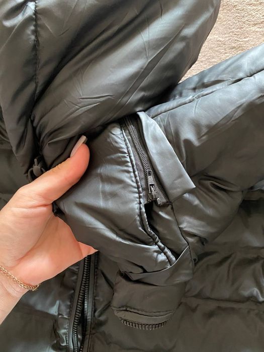 Продам нову чоловічу зимову куртку, одягнена лише один раз.