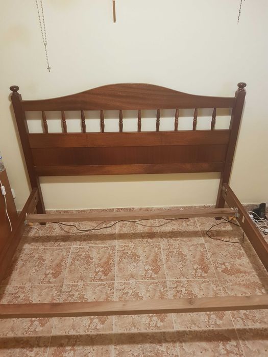 Vendo estrutura de cama antiga