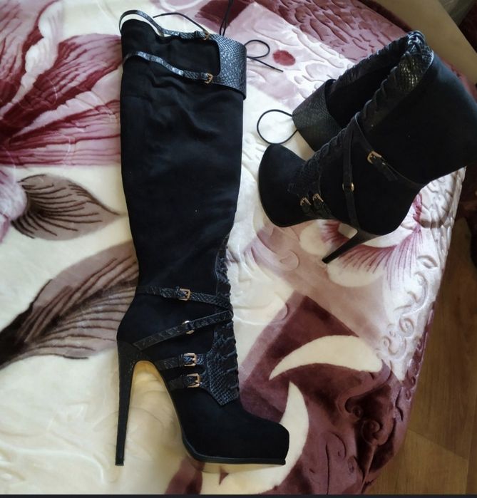 Еффектні сапожки ботфорти пітони