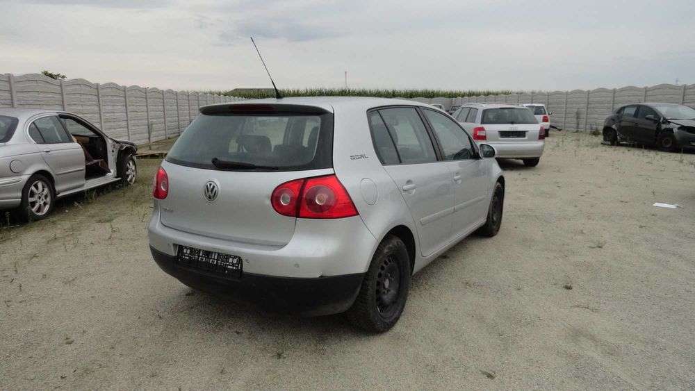 Tylna klapa bagażnika VW Golf V srebrny 5 drzwi kolor LA7W