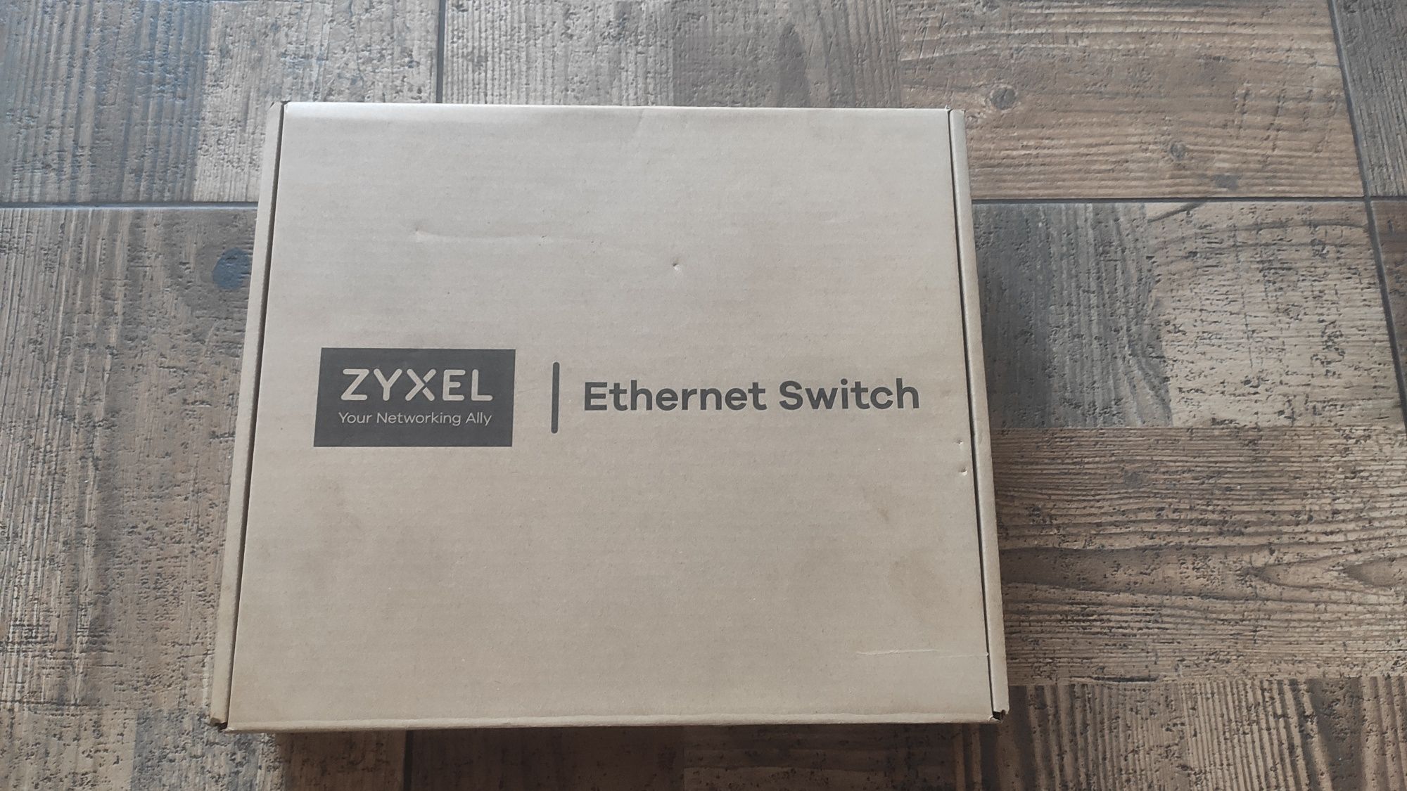 Смарт-управляемый коммутатор на 24 порта с PoE ZyXEL GS1900-24EP