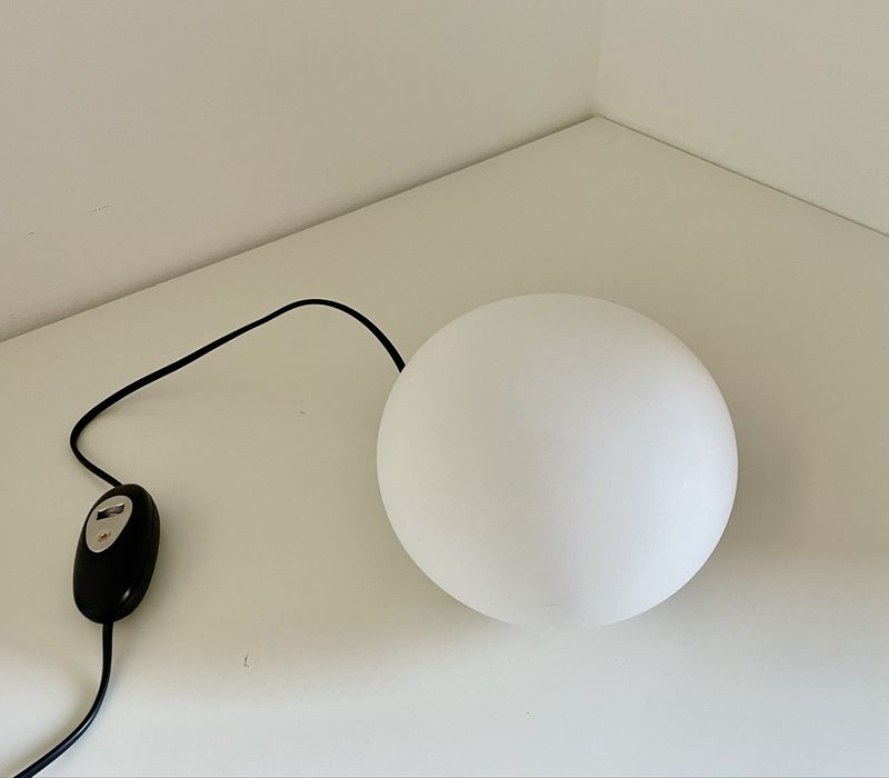 Candeeiro de mesa FLOS Mini Glo-Ball design de J.Morrisson