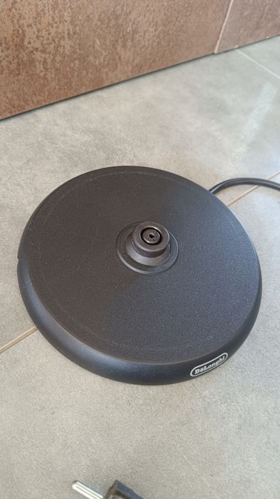 NOWY Czajnik elektryczny DeLonghi