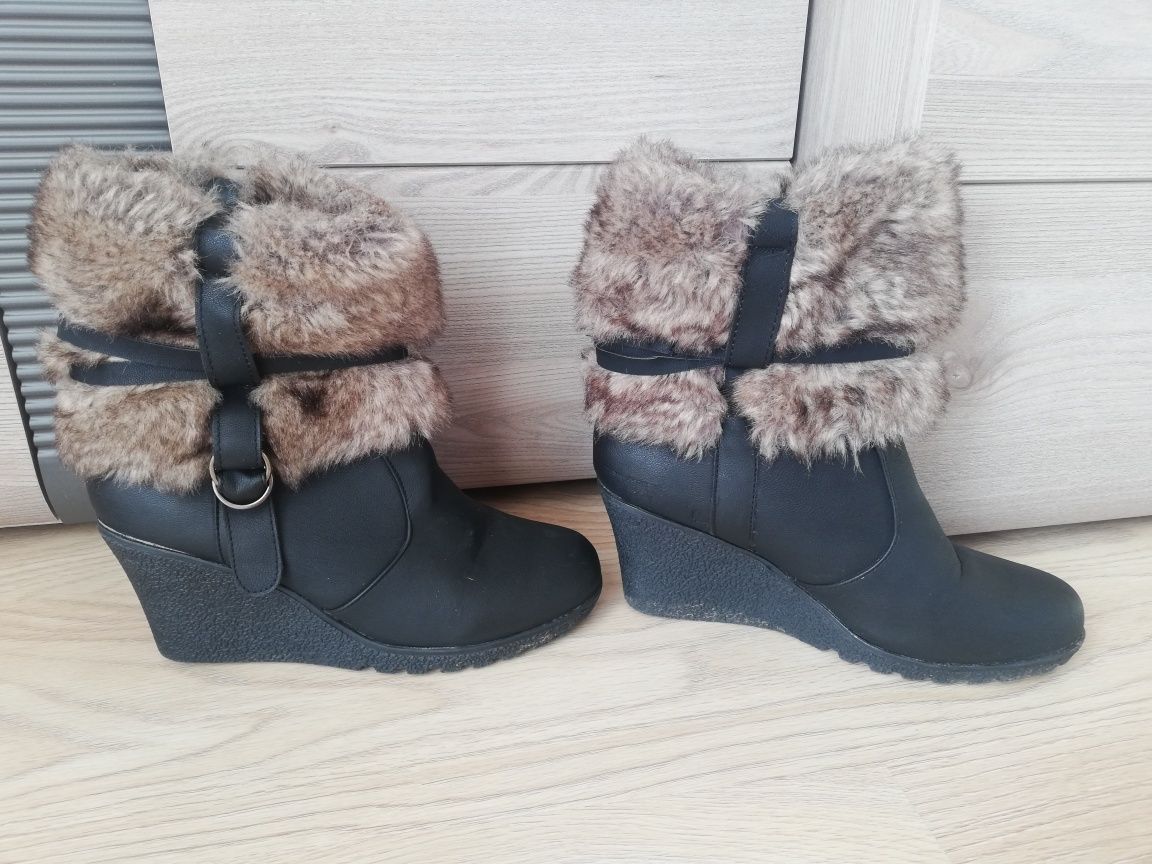Buty kozaki czarne z futerkiem Jumex r. 39