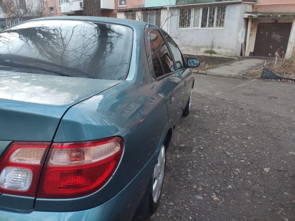 Продаю Nissan N16 2004