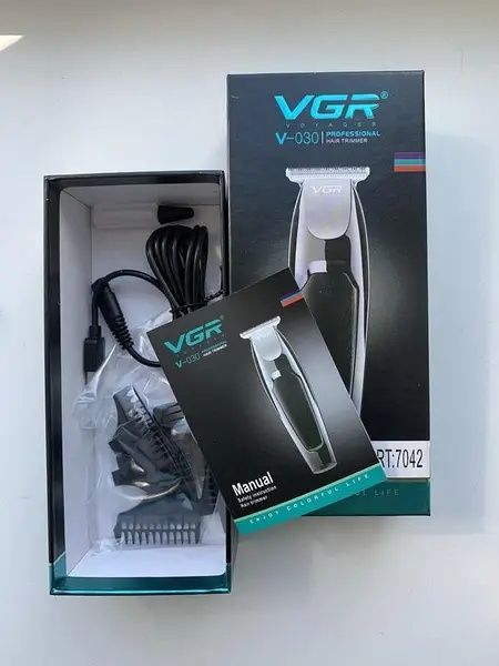 Профессиональная аккумуляторная машинка VGR V-030 для стрижки волос