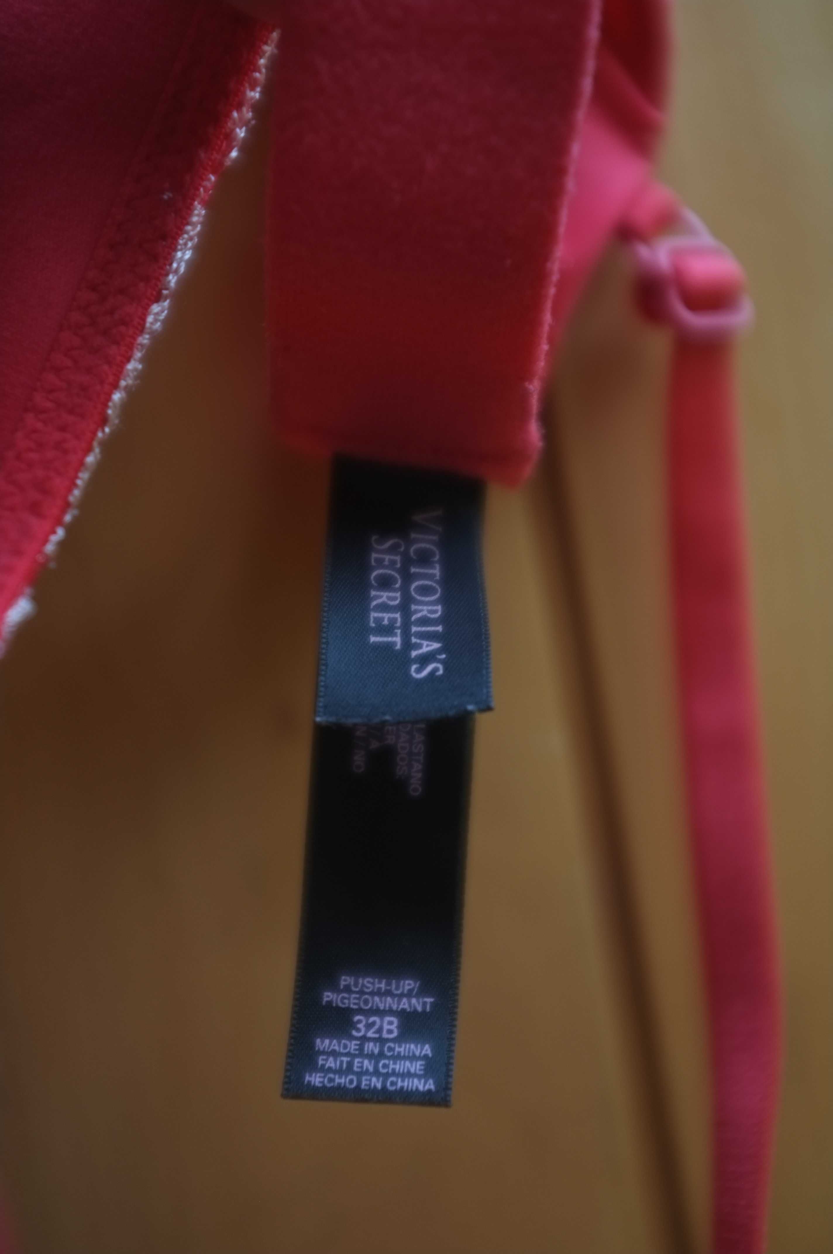 czerwony satynowy biustonosz Victoria's Secret z koronką 75B push up