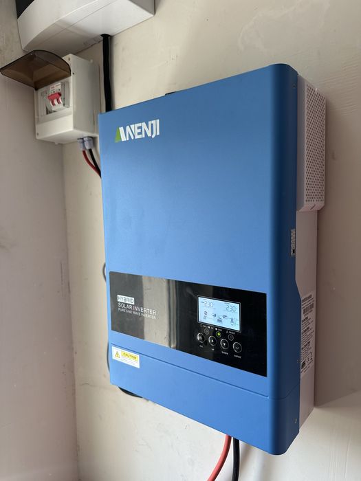 Продаж та монтаж гібридних інверторів. Системи резервного живлення