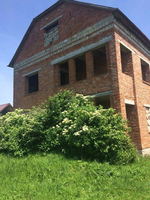 Будинок, незавершене будівництво