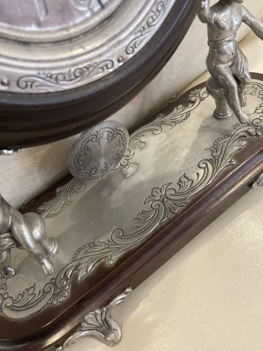 Relógio decorativo em madeira e estanho