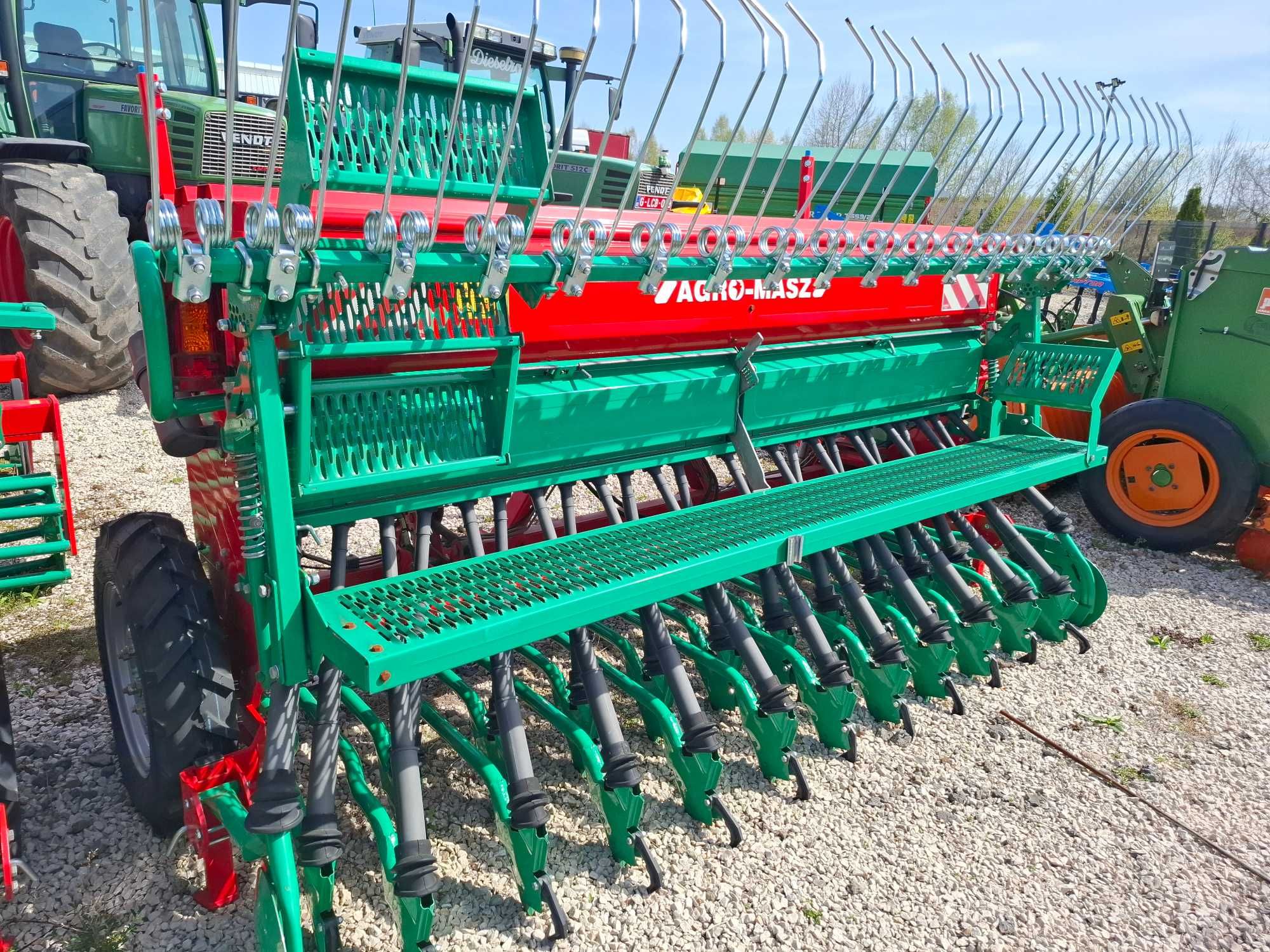 Siewnik AGRO-MASZ SR300