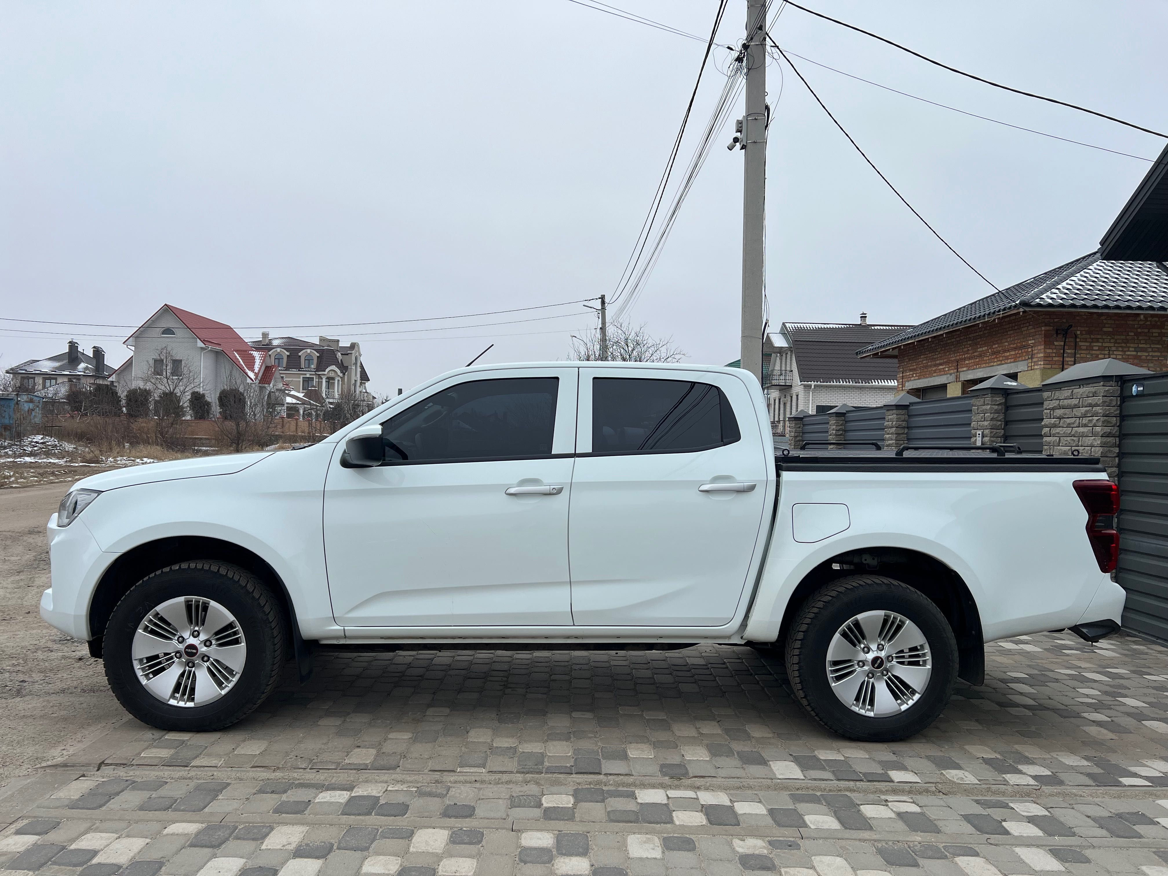 Автомобіль Isuzu D-Max