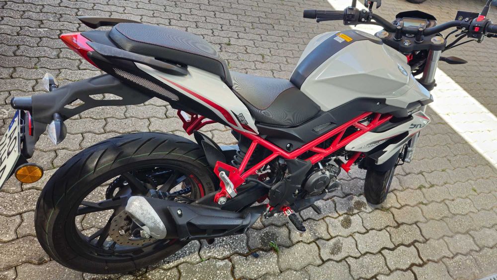 Mota Benelli BN 125 poucos km's