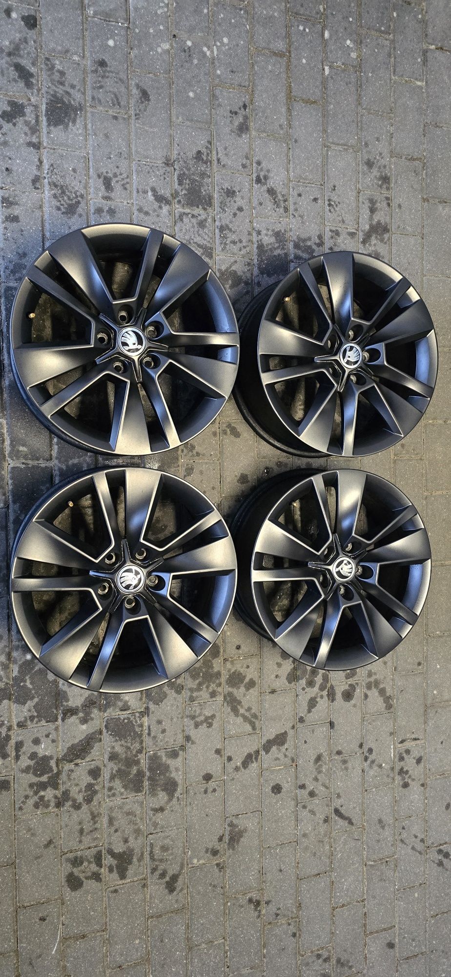 Komplet felg felgi skoda karoq 17" idealne