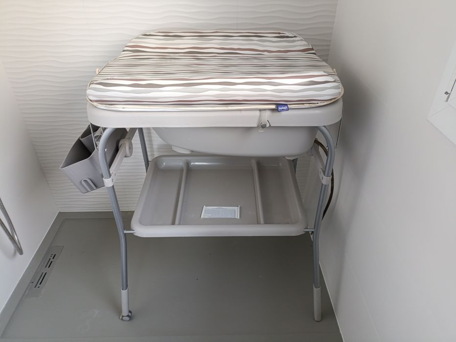 Muda fraldas/ trocador / banheira bebé