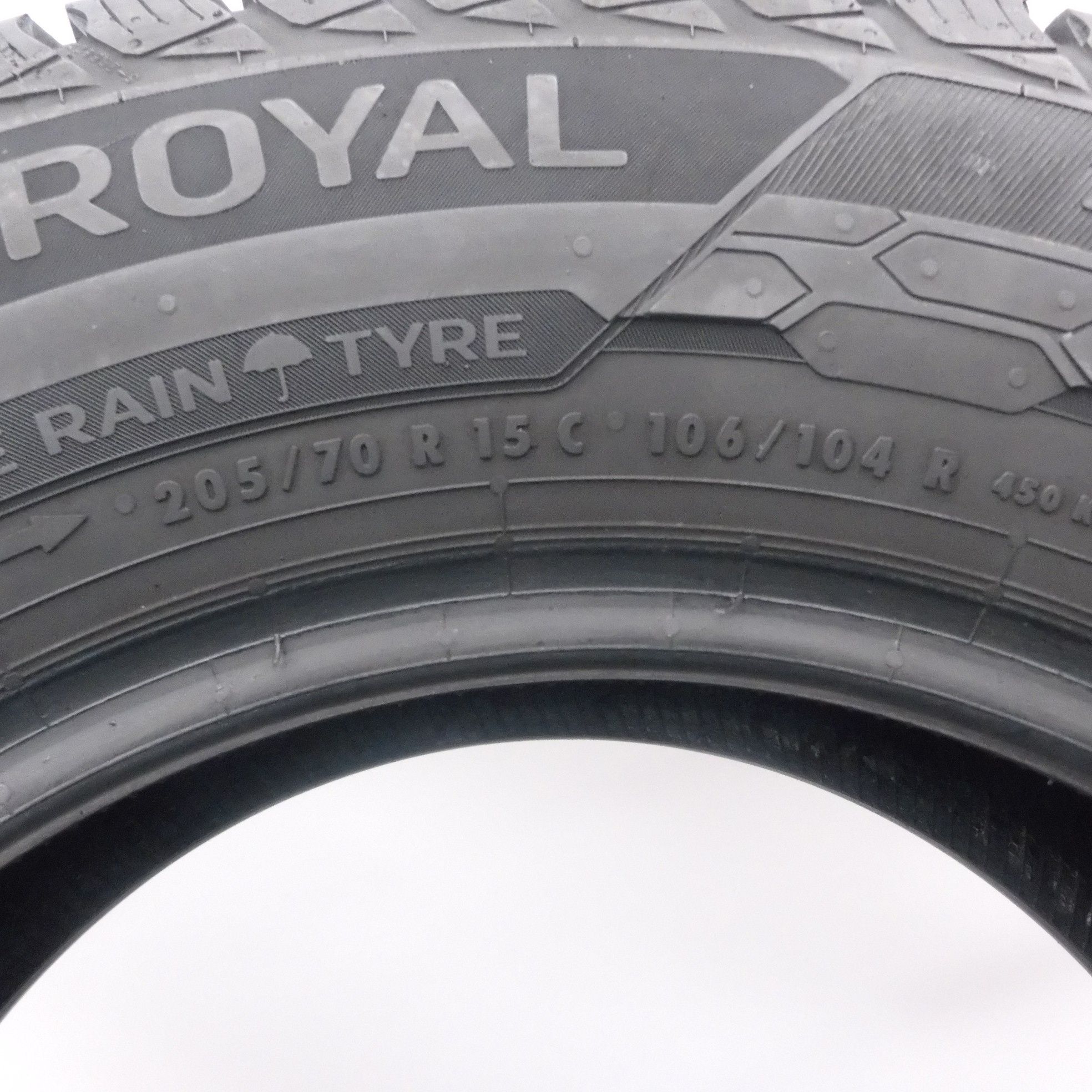 Opony 205/70/15C Uniroyal 205/70R15C 106/104R Snow Zimowe 2020 7,8-8mm