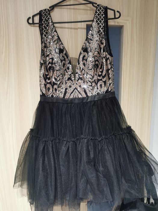 Nowa suknienka tiulowa