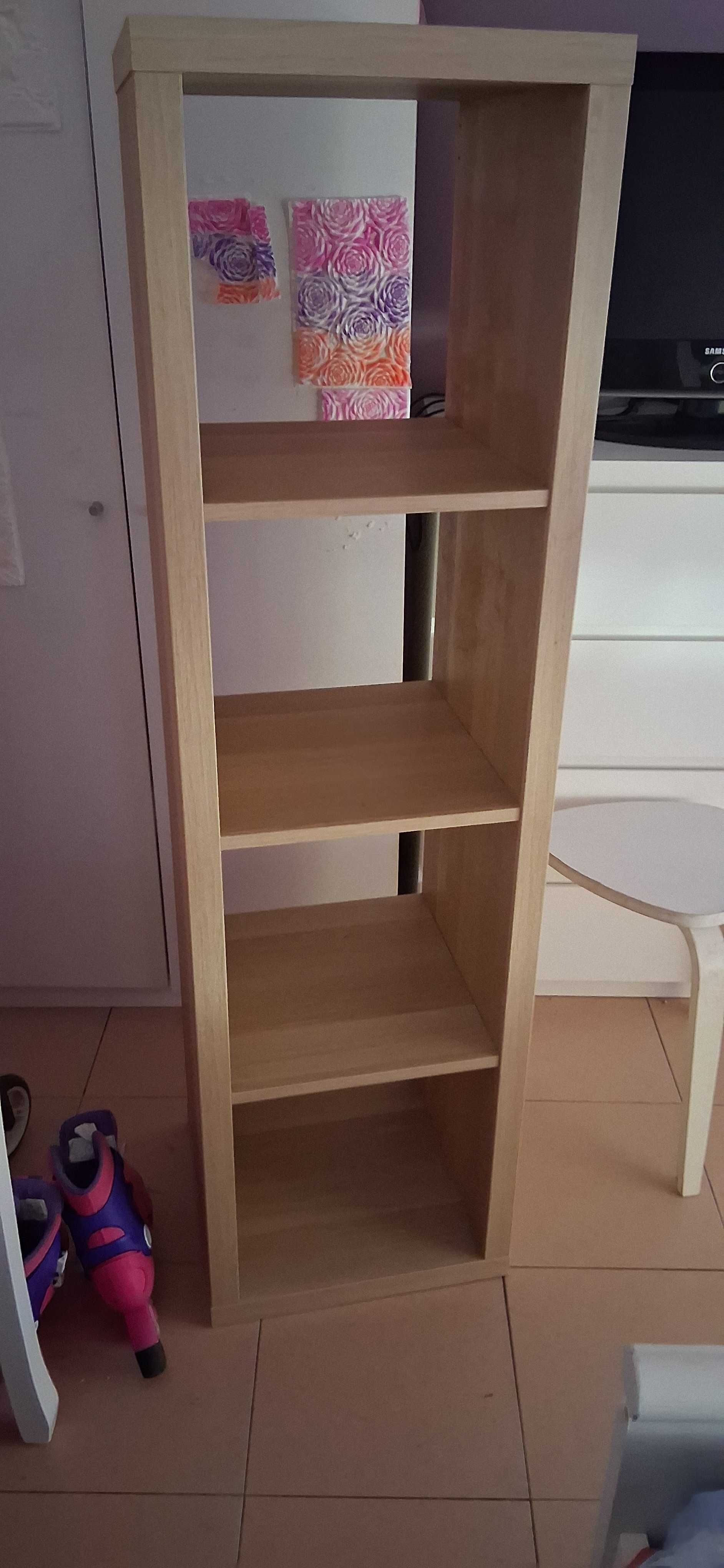 Estante em castanho