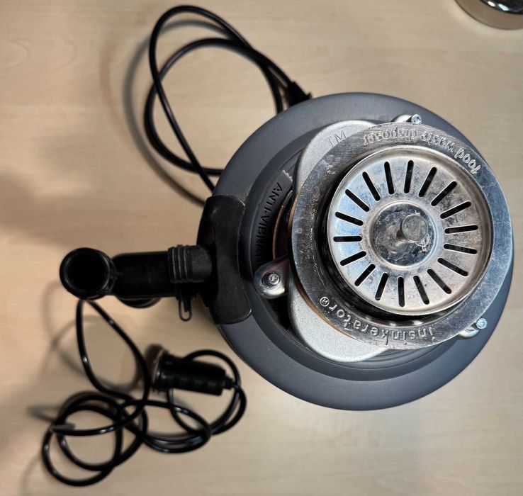 Продам IN-SINK-ERATOR Model Evolution 100