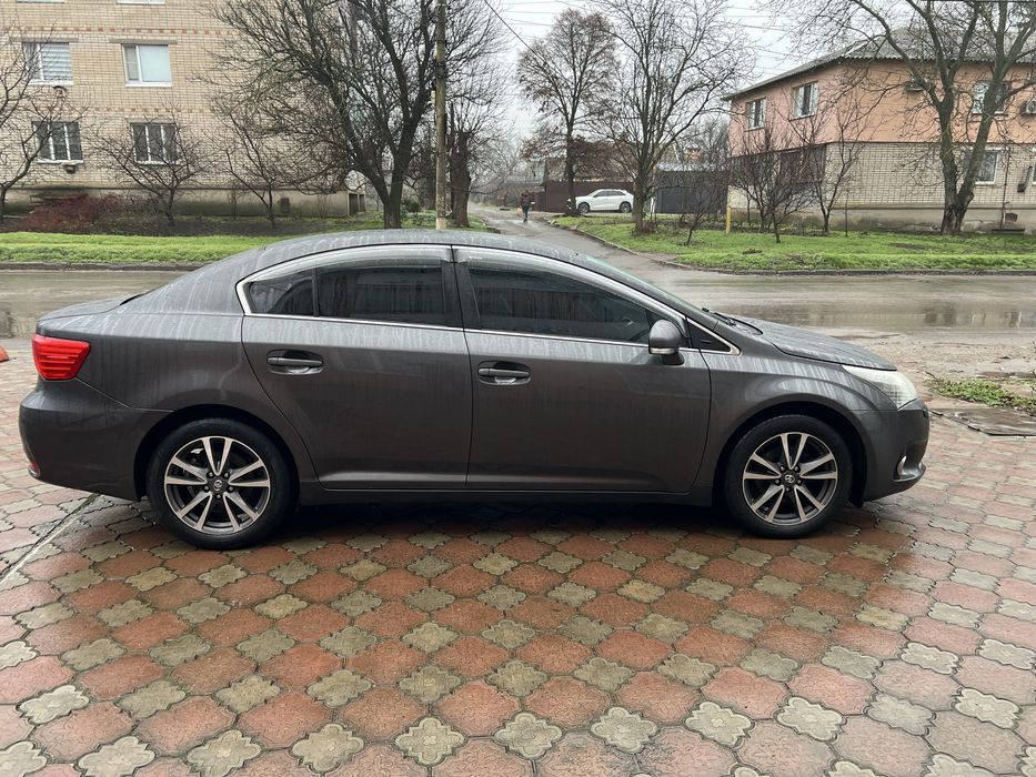 Продам Тойоту Авенсіс 2.0 АВТОМАТ не фарбована