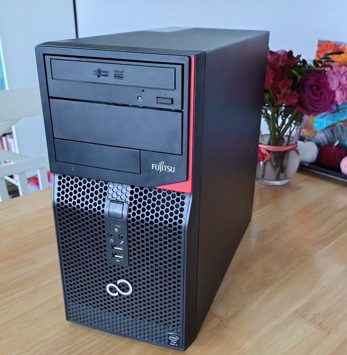 Komputer Fujitsu i3/8GB/SSD Win11 Pro