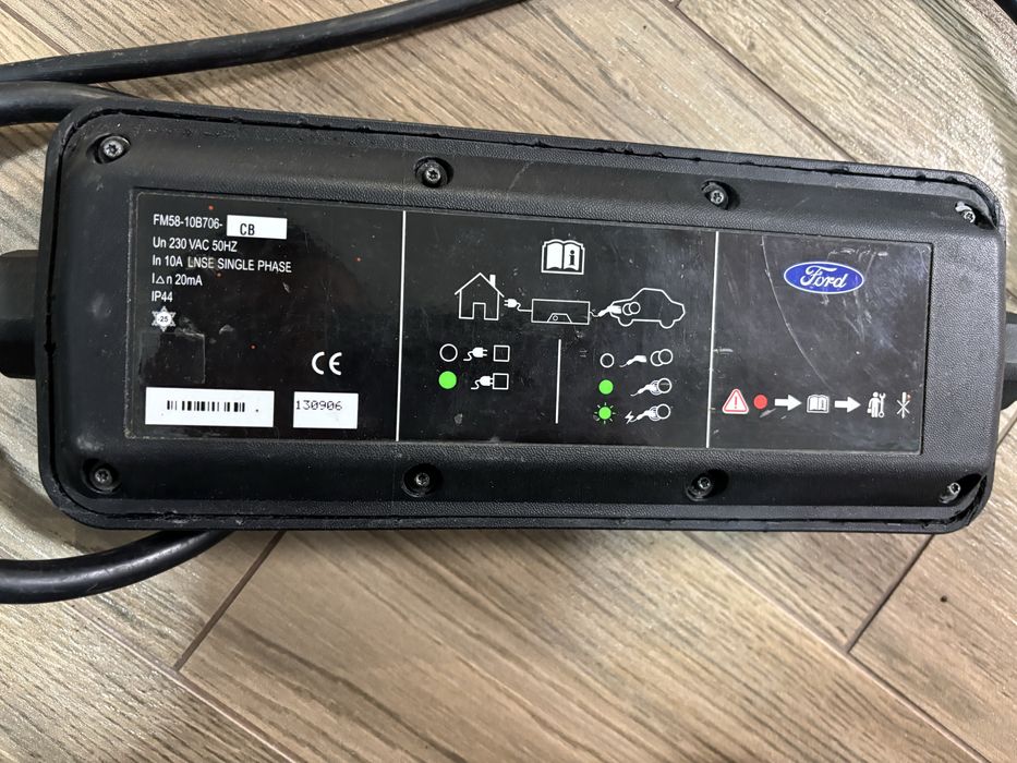 Оригінальна зарядка до авто ford під ремонт