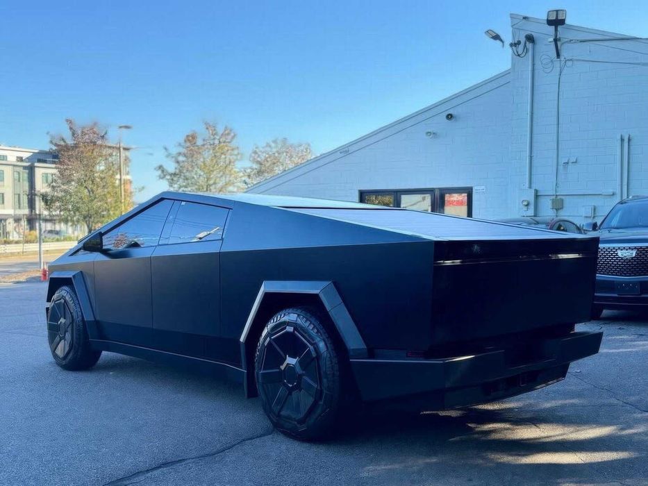 Tesla Cybertruck Cyberbeast Crew Cab      2024