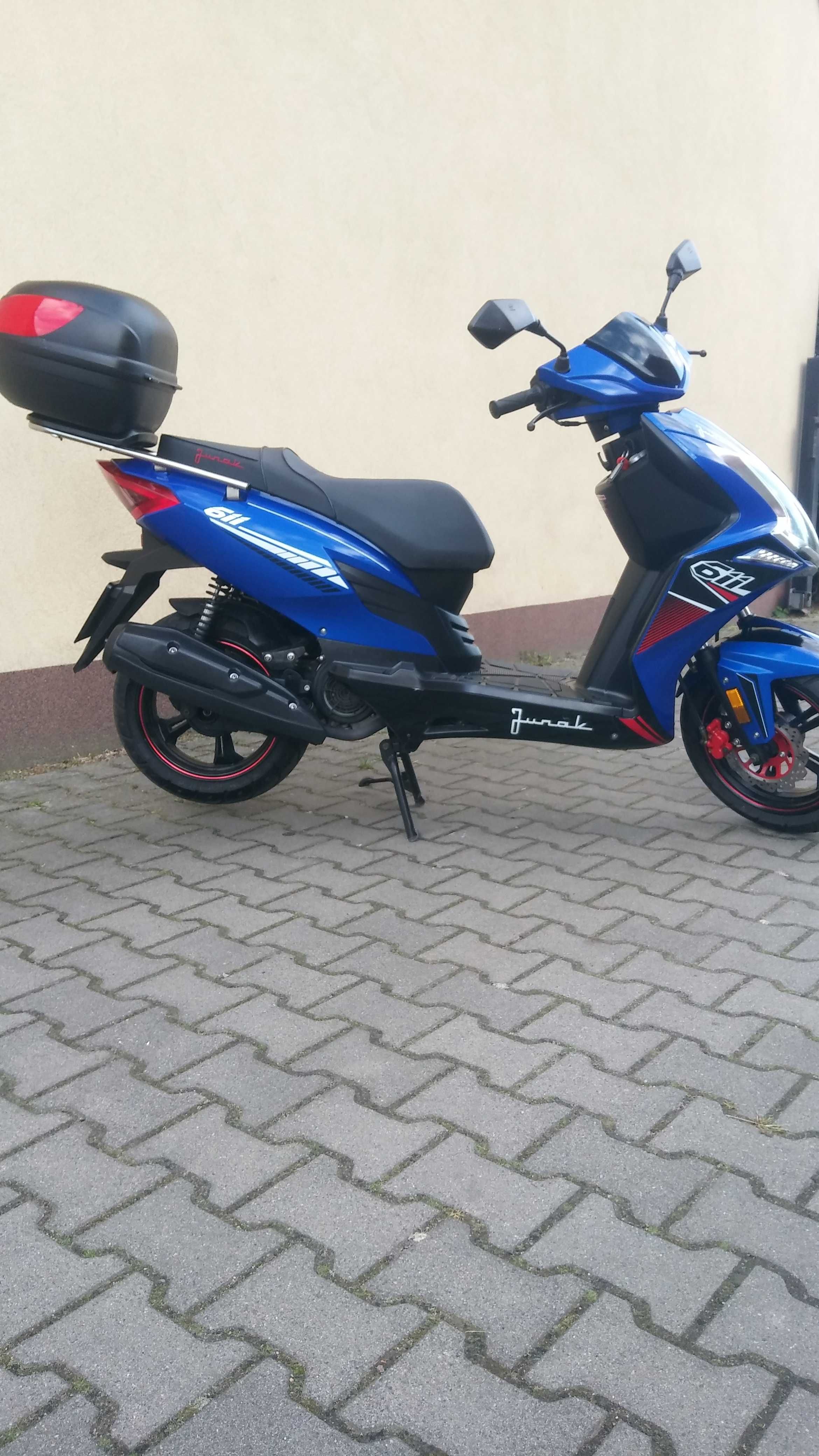 Sprzedam motocykl skuter  JUNAK 611 125  4 T stan idealny Jak Nowy