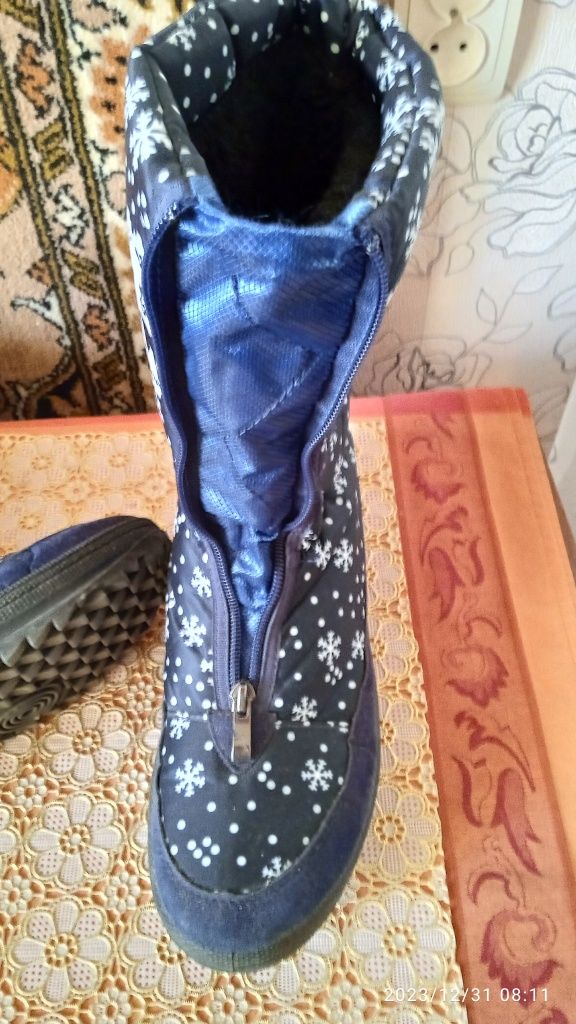 Продам зимние сапоги