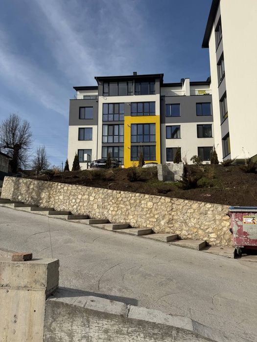 Продається двокімнатна квартира у Петриках