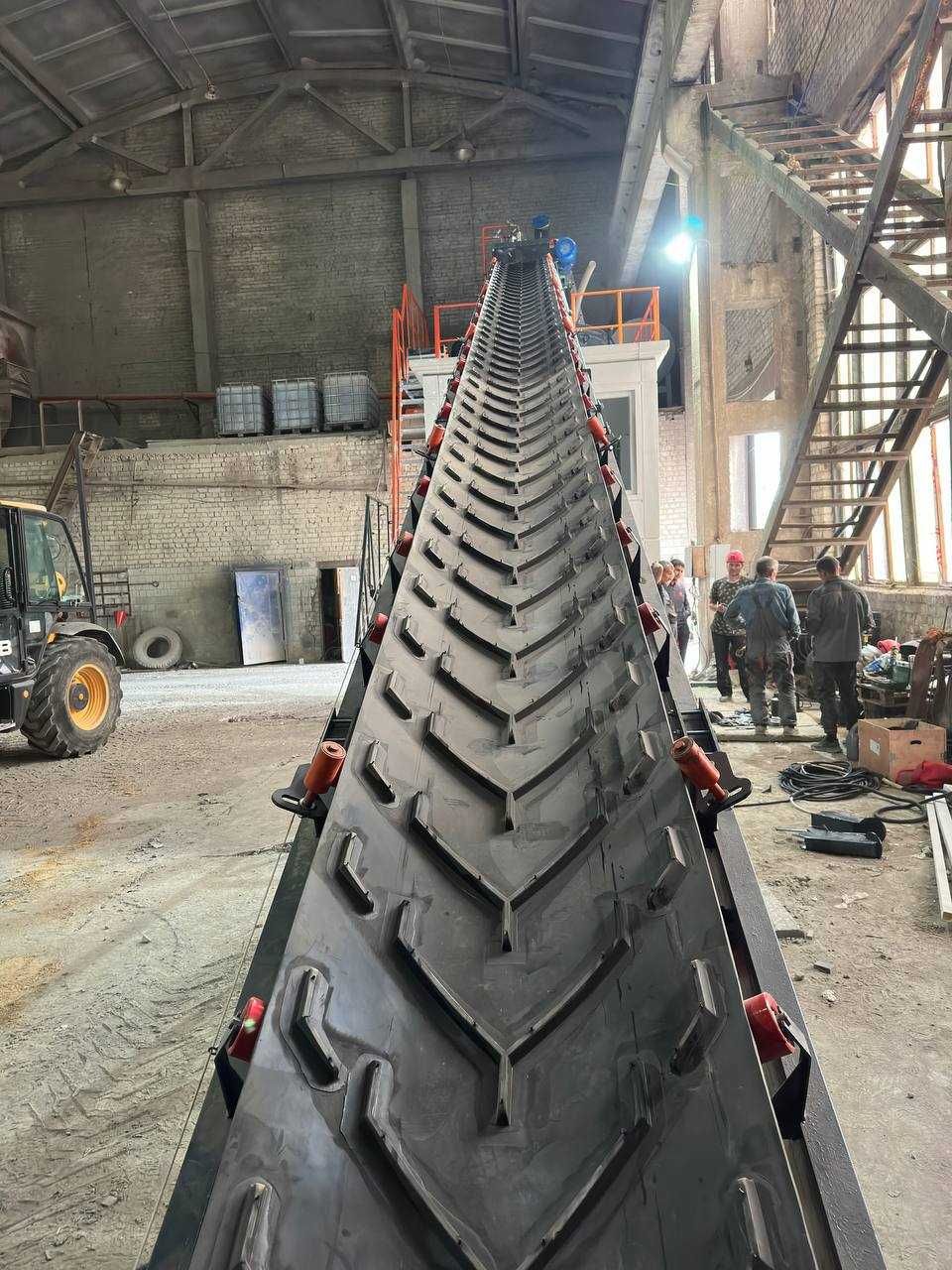 Przenośnik Chevron 16 m, przenośnik pochyły, stacjonarny, podający