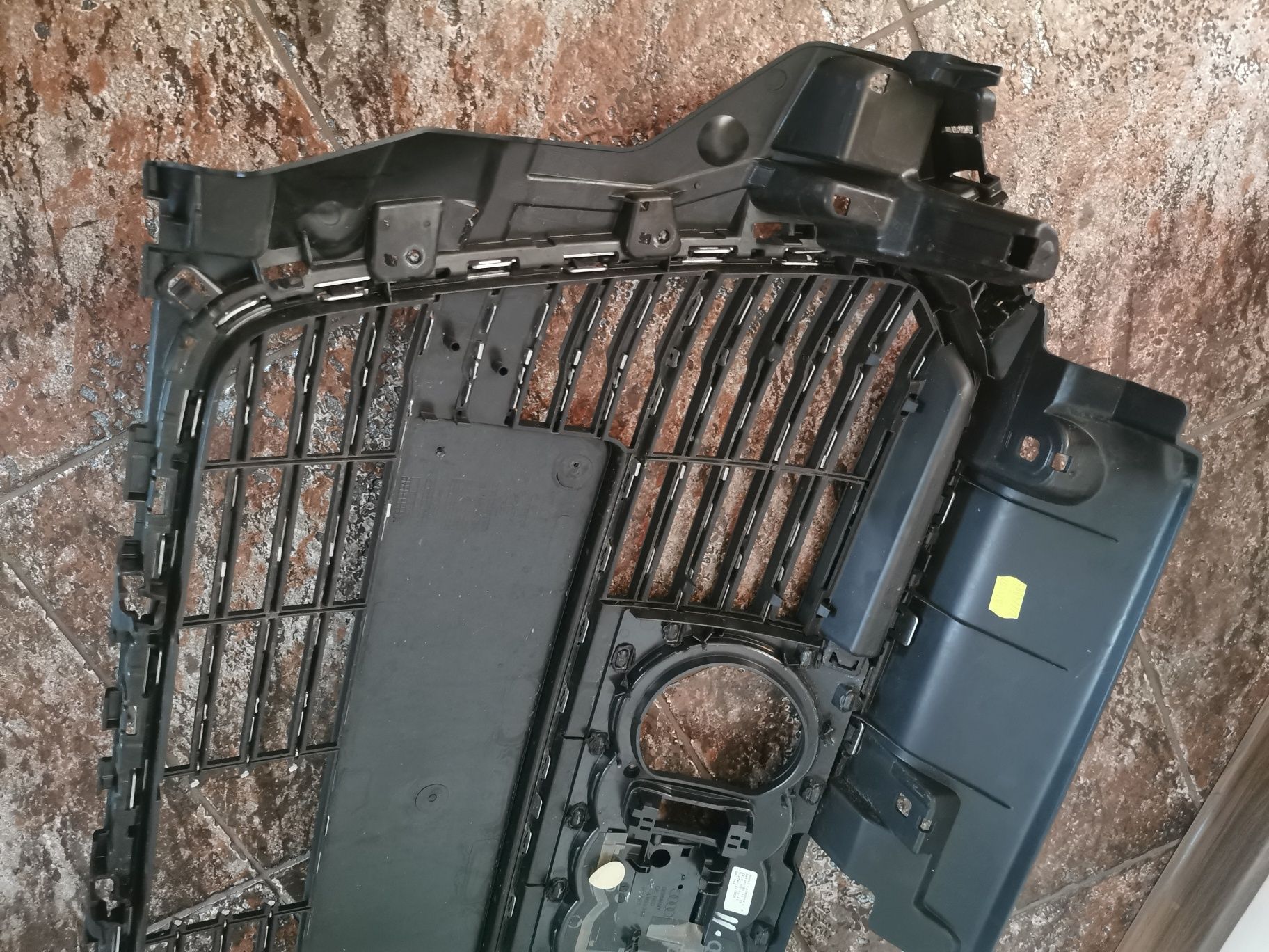 Atrapa Grill Zderzak Audi A3 E-Tron 8V4