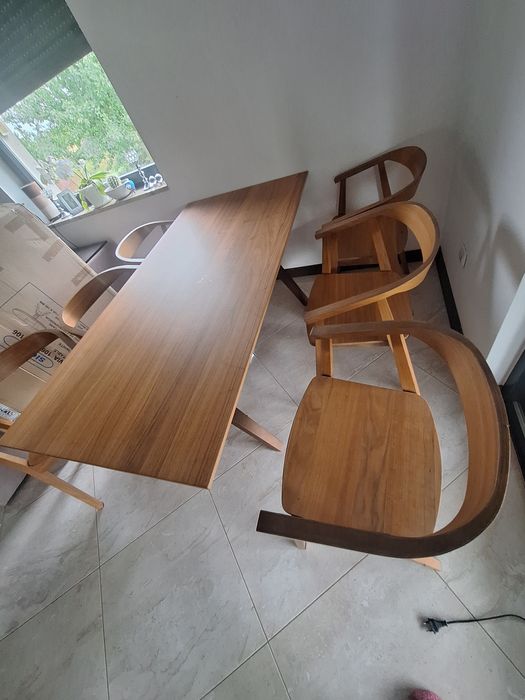 Stół  z krzesłami